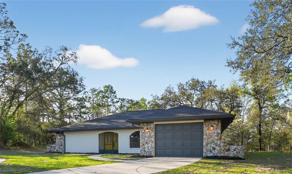 合同活跃: $299,900 (3 贝兹, 2 浴室, 1513 平方英尺)