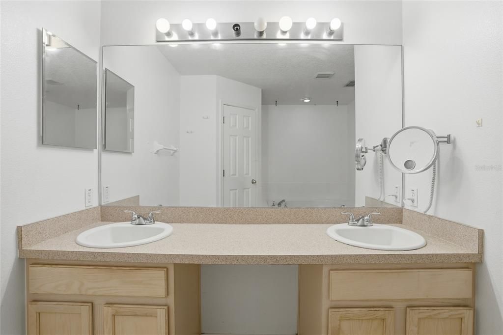 For Sale: $375,000 (4 beds, 2 baths, 1820 Square Feet)