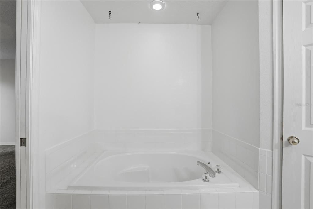 For Sale: $375,000 (4 beds, 2 baths, 1820 Square Feet)