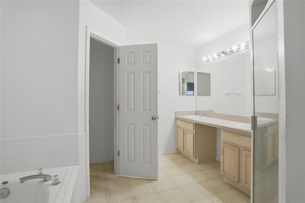 For Sale: $375,000 (4 beds, 2 baths, 1820 Square Feet)