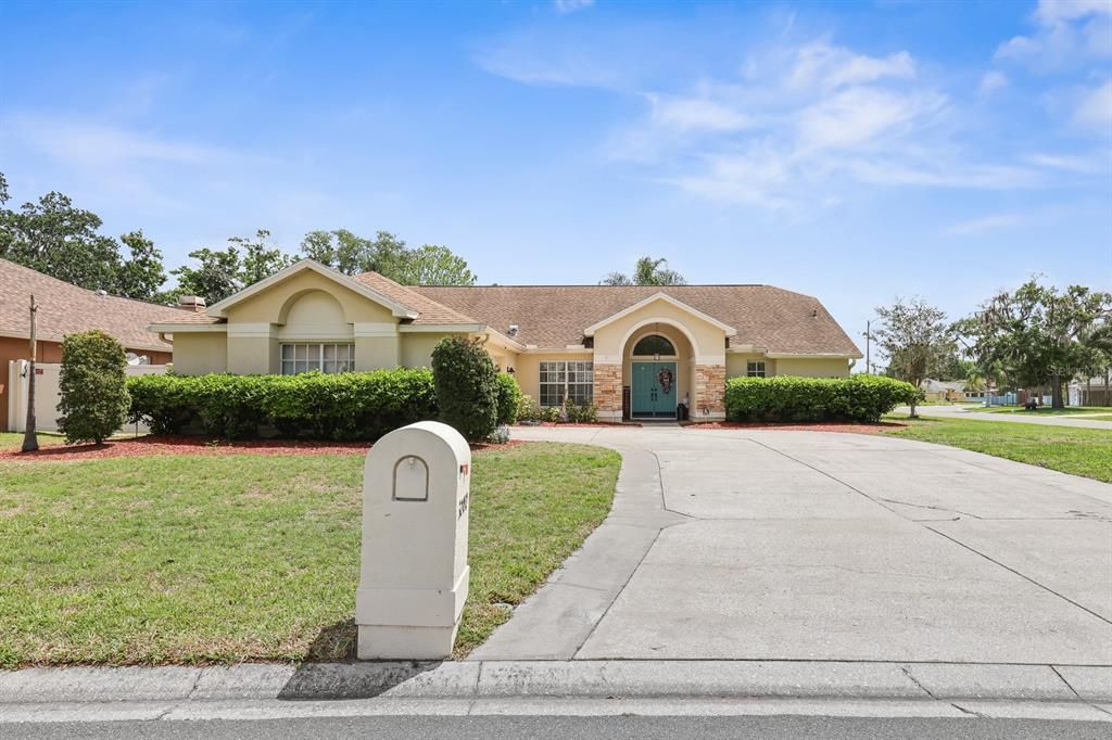 Active With Contract: $400,000 (3 beds, 2 baths, 1857 Square Feet)