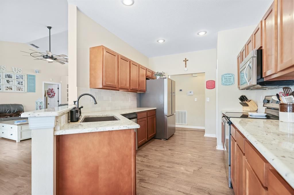 Active With Contract: $400,000 (3 beds, 2 baths, 1857 Square Feet)