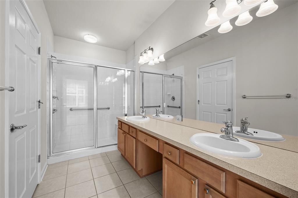 На продажу: $225,000 (3 спален, 2 ванн, 1401 Квадратных фут)