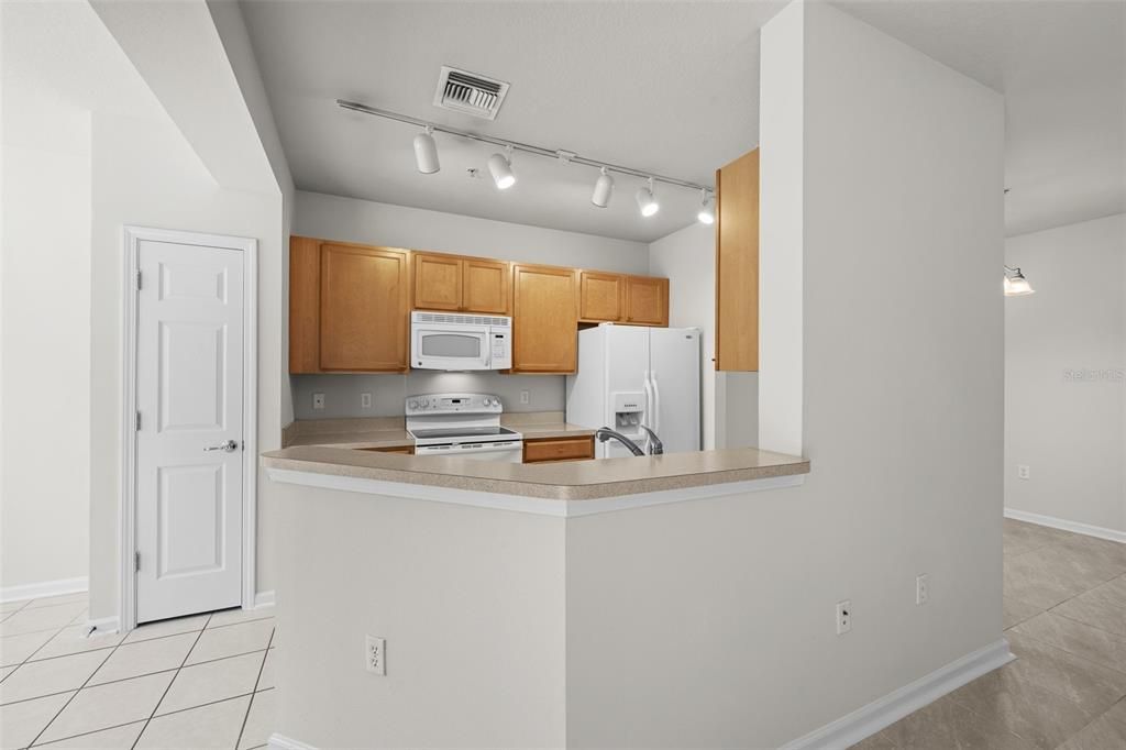 На продажу: $225,000 (3 спален, 2 ванн, 1401 Квадратных фут)