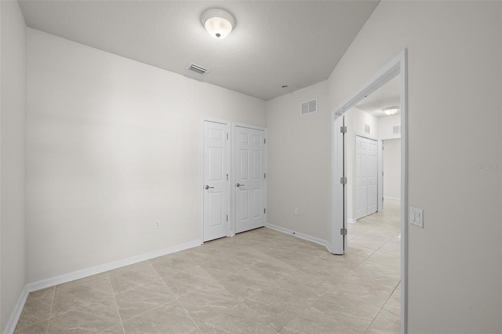 На продажу: $225,000 (3 спален, 2 ванн, 1401 Квадратных фут)