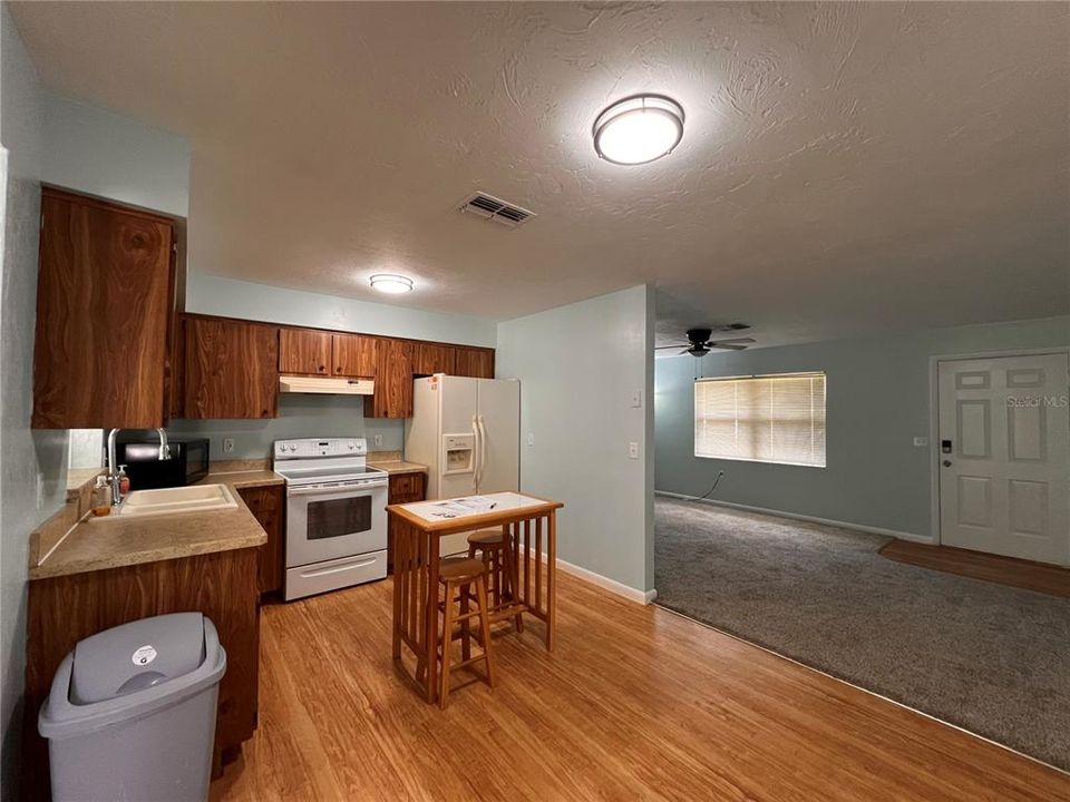 Activo con contrato: $197,500 (2 camas, 1 baños, 1360 Pies cuadrados)