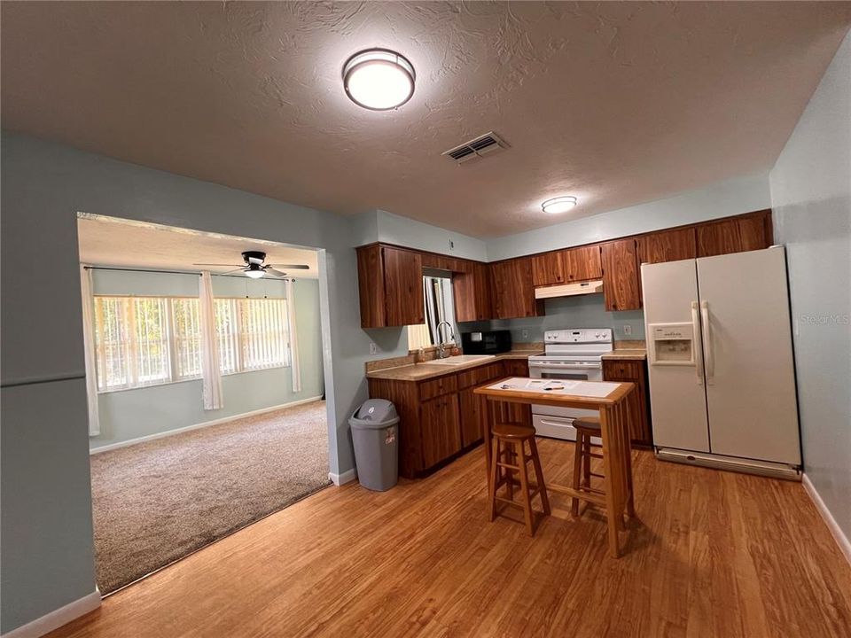 Activo con contrato: $197,500 (2 camas, 1 baños, 1360 Pies cuadrados)