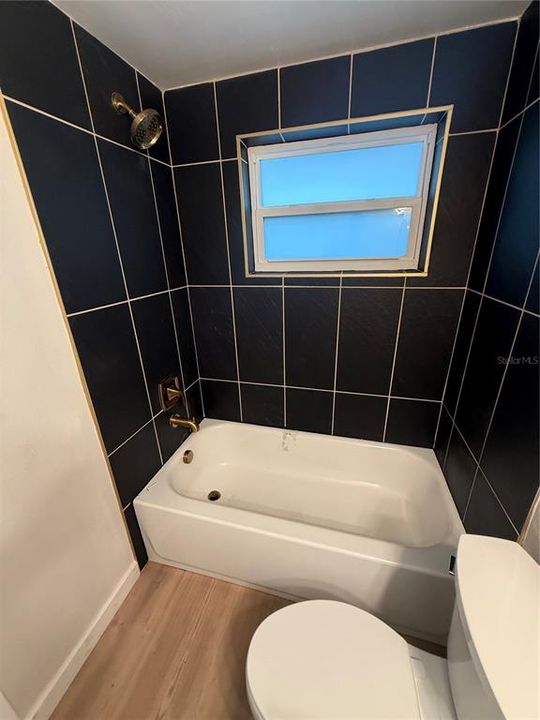Под контрактом: $299,900 (3 спален, 2 ванн, 1458 Квадратных фут)