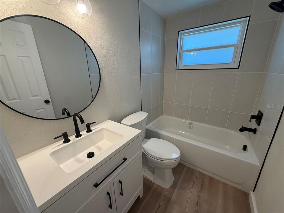 Под контрактом: $299,900 (3 спален, 2 ванн, 1458 Квадратных фут)