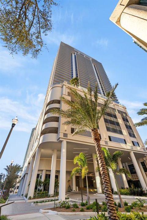 For Sale: $1,429,000 (2 beds, 2 baths, 1339 Square Feet)