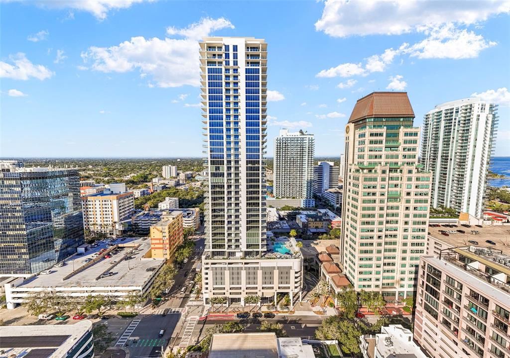 For Sale: $1,429,000 (2 beds, 2 baths, 1339 Square Feet)