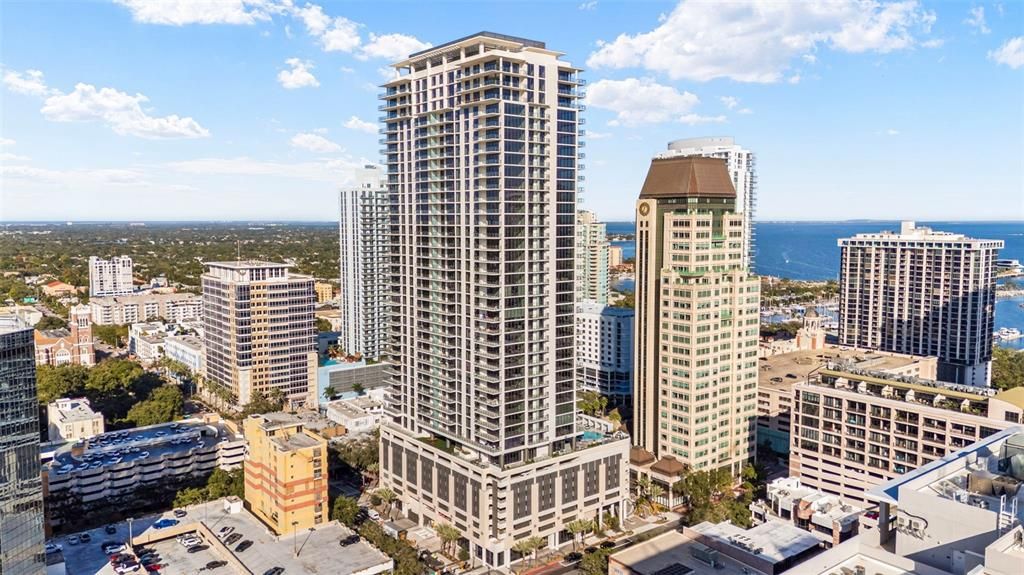 For Sale: $1,429,000 (2 beds, 2 baths, 1339 Square Feet)