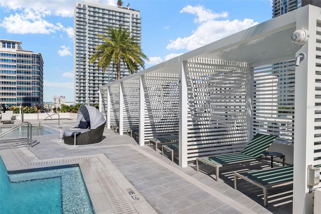 For Sale: $1,429,000 (2 beds, 2 baths, 1339 Square Feet)