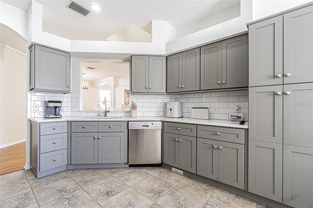 For Rent: $3,000 (4 beds, 3 baths, 2556 Square Feet)