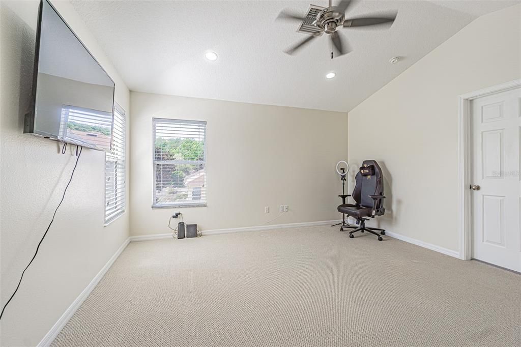 For Rent: $3,000 (4 beds, 3 baths, 2556 Square Feet)