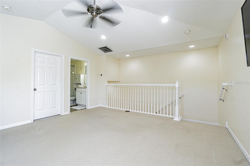For Rent: $3,000 (4 beds, 3 baths, 2556 Square Feet)