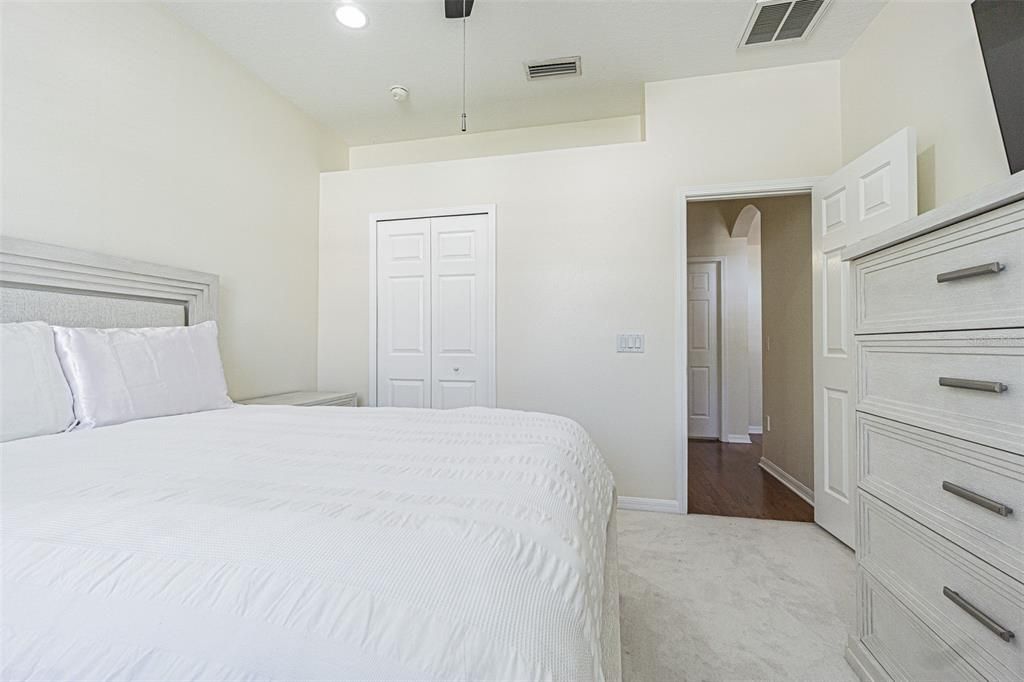 For Rent: $3,000 (4 beds, 3 baths, 2556 Square Feet)
