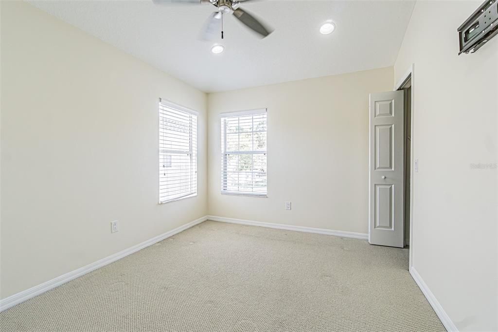 For Rent: $3,000 (4 beds, 3 baths, 2556 Square Feet)