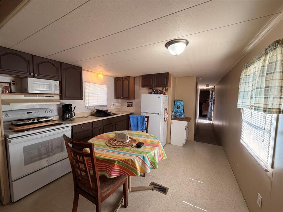 待售: $115,000 (2 贝兹, 1 浴室, 720 平方英尺)