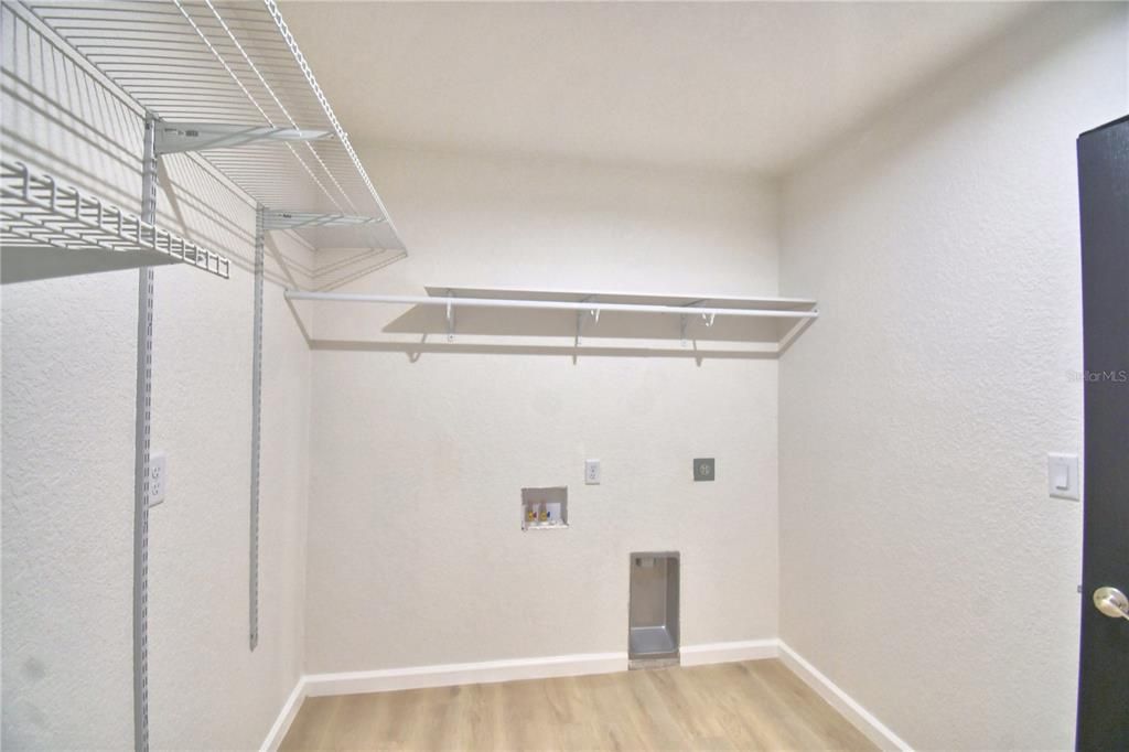 For Sale: $330,000 (4 beds, 2 baths, 2216 Square Feet)