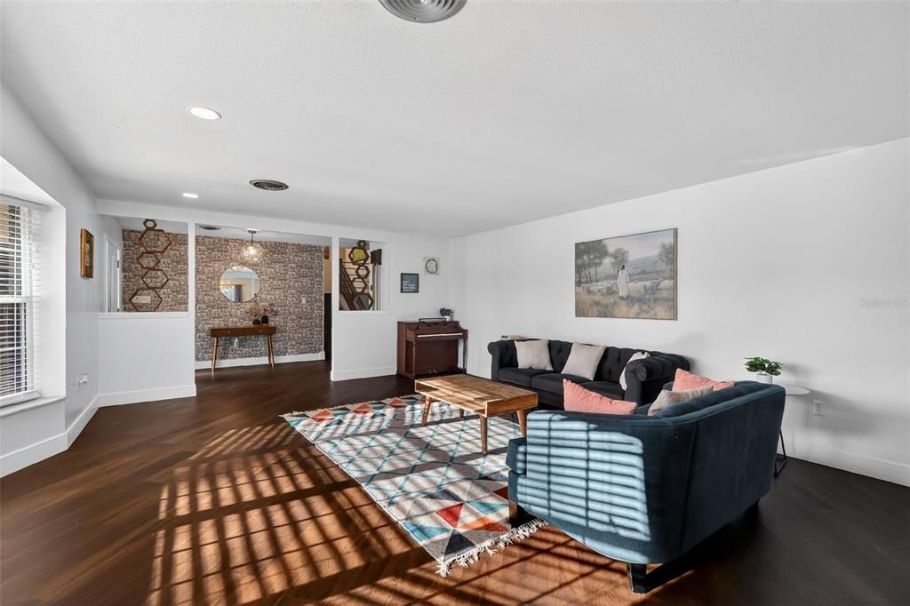 En Venta: $525,000 (4 camas, 2 baños, 2847 Pies cuadrados)