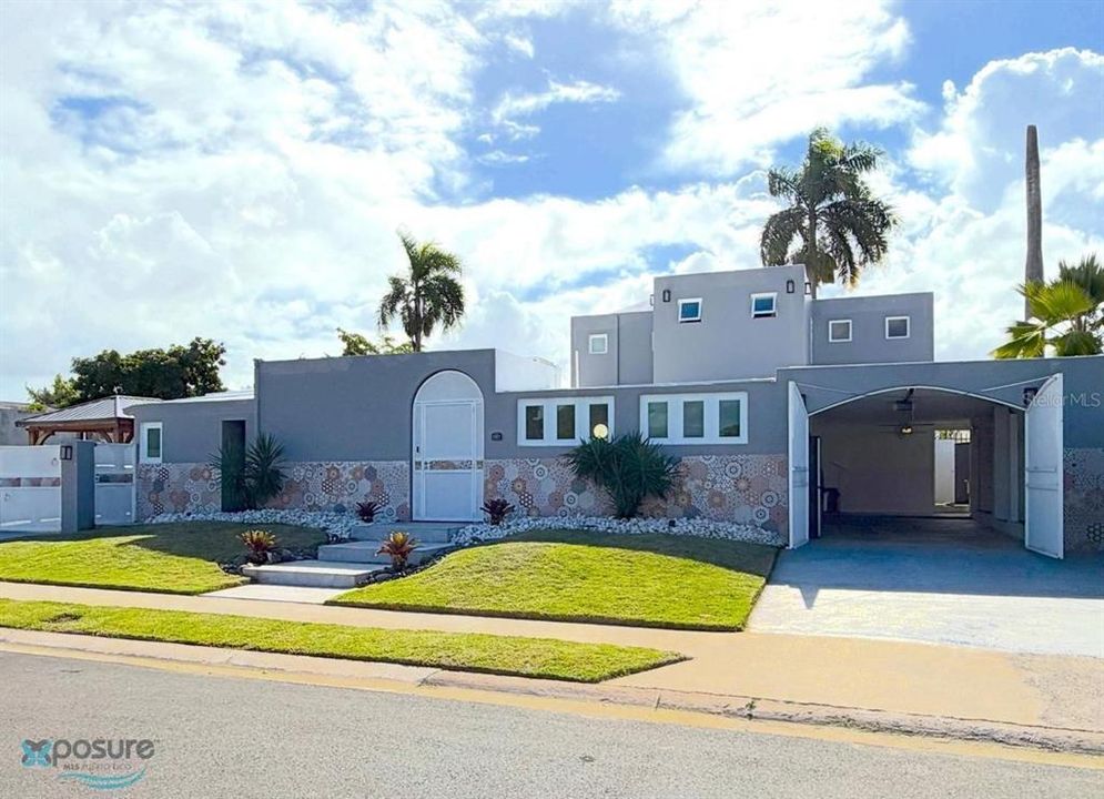 Vendido Recientemente: $735,000 (4 camas, 3 baños, 3150 Pies cuadrados)