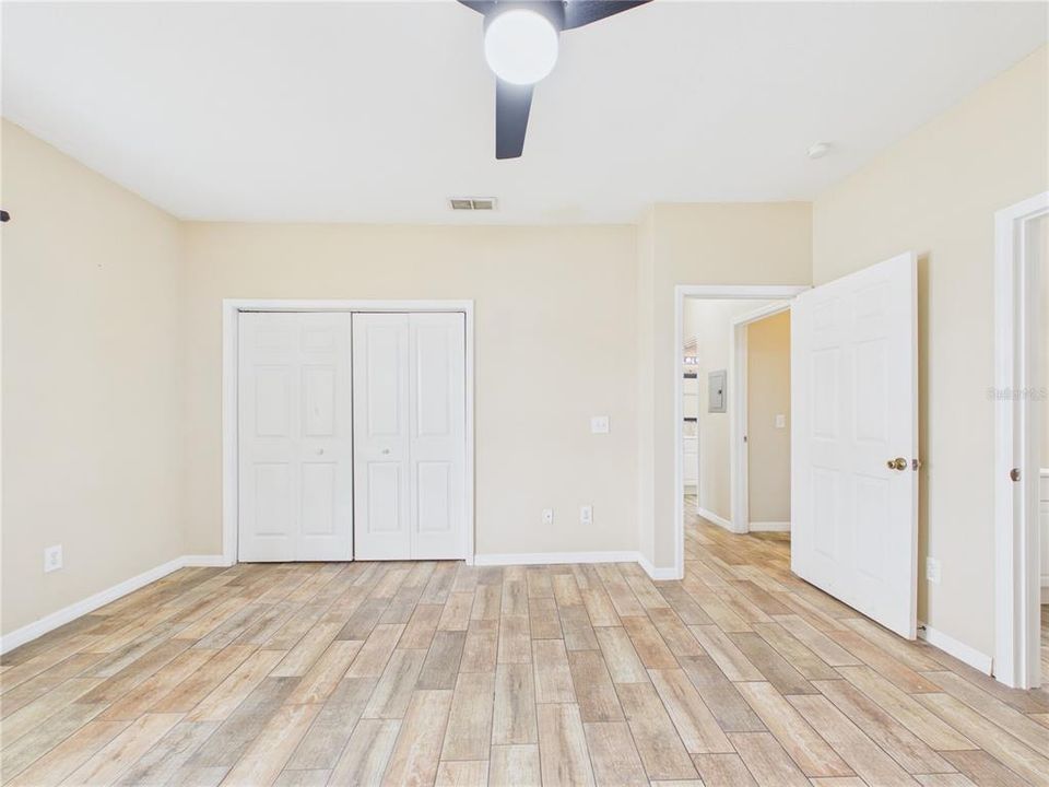 For Sale: $165,000 (2 beds, 2 baths, 1270 Square Feet)