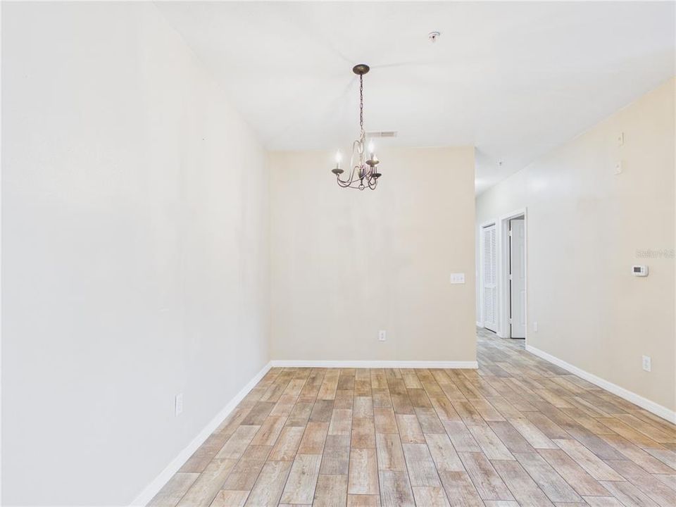 For Sale: $165,000 (2 beds, 2 baths, 1270 Square Feet)