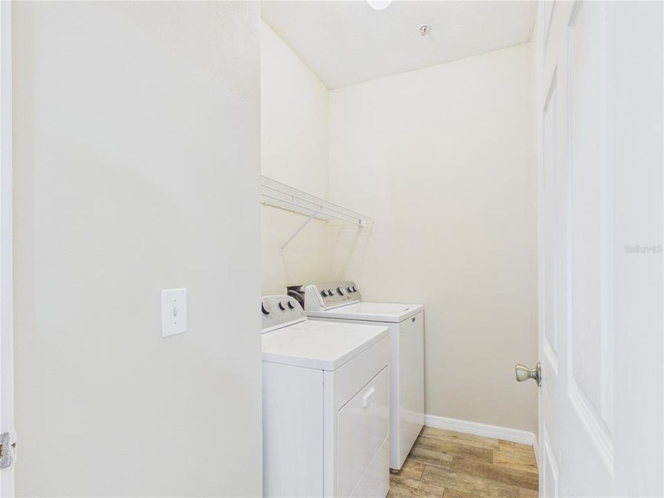 For Sale: $165,000 (2 beds, 2 baths, 1270 Square Feet)