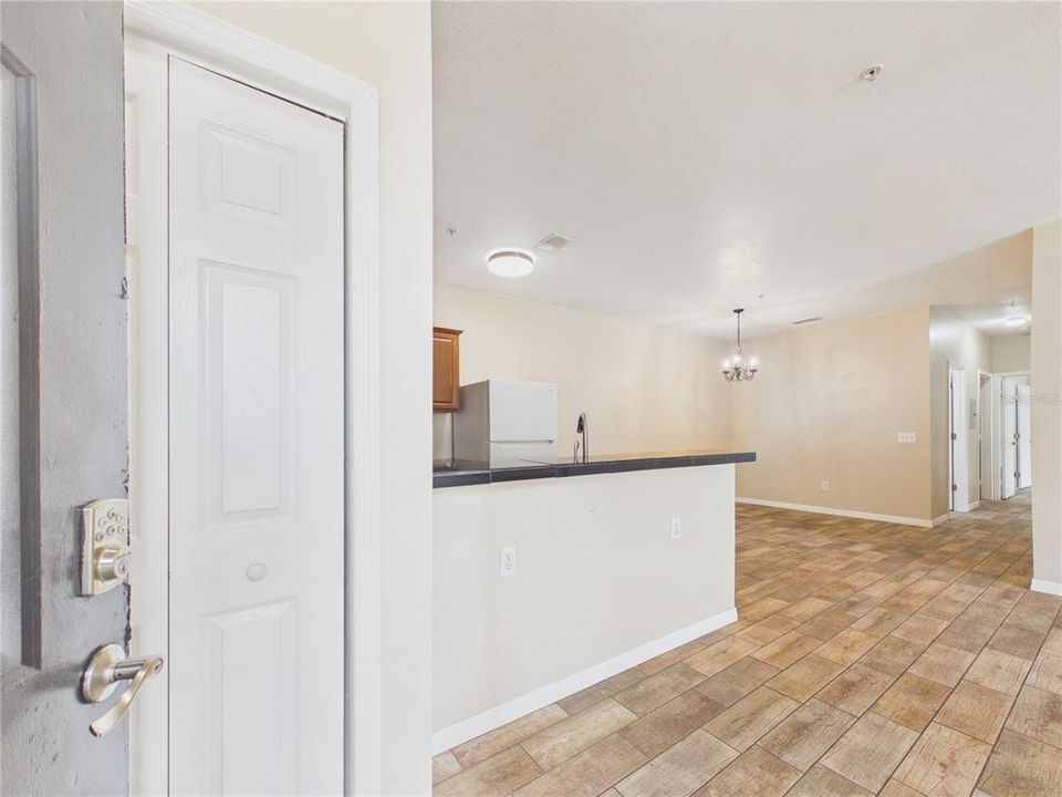 For Sale: $165,000 (2 beds, 2 baths, 1270 Square Feet)