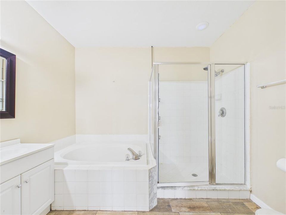 For Sale: $165,000 (2 beds, 2 baths, 1270 Square Feet)