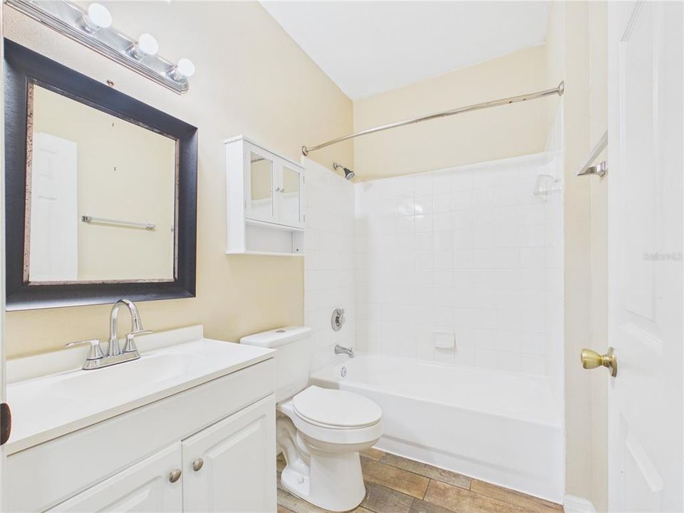 For Sale: $165,000 (2 beds, 2 baths, 1270 Square Feet)
