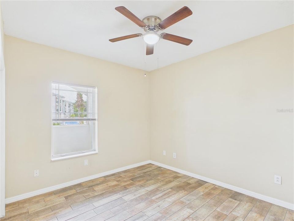For Sale: $165,000 (2 beds, 2 baths, 1270 Square Feet)