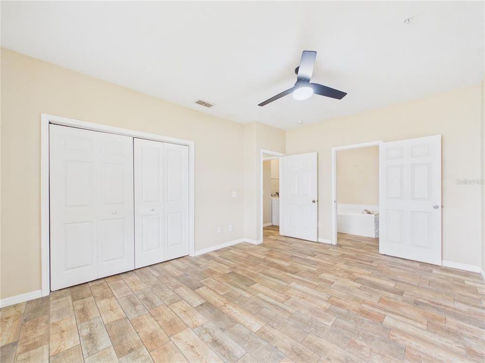 For Sale: $165,000 (2 beds, 2 baths, 1270 Square Feet)