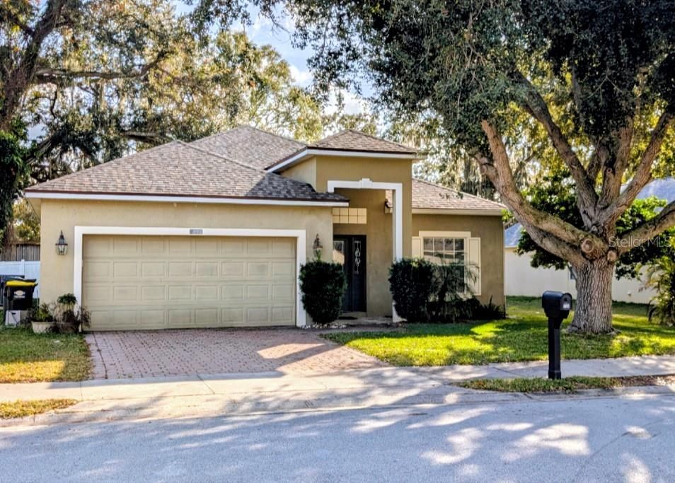 Active With Contract: $298,100 (3 beds, 2 baths, 1631 Square Feet)