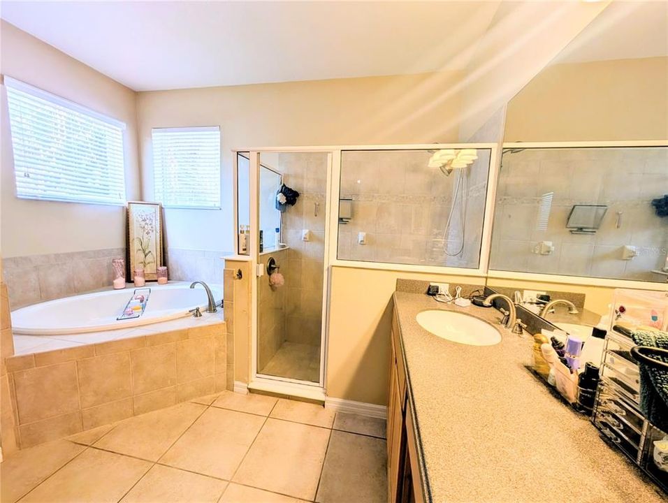 Active With Contract: $298,100 (3 beds, 2 baths, 1631 Square Feet)