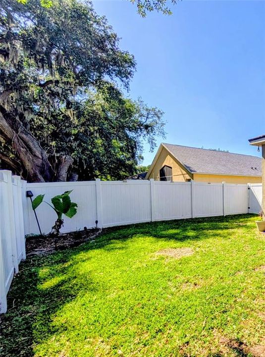 Active With Contract: $298,100 (3 beds, 2 baths, 1631 Square Feet)