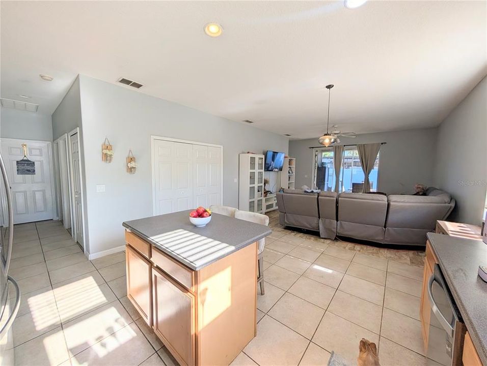 Active With Contract: $298,100 (3 beds, 2 baths, 1631 Square Feet)