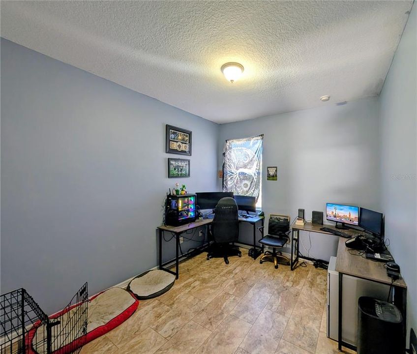 Active With Contract: $298,100 (3 beds, 2 baths, 1631 Square Feet)