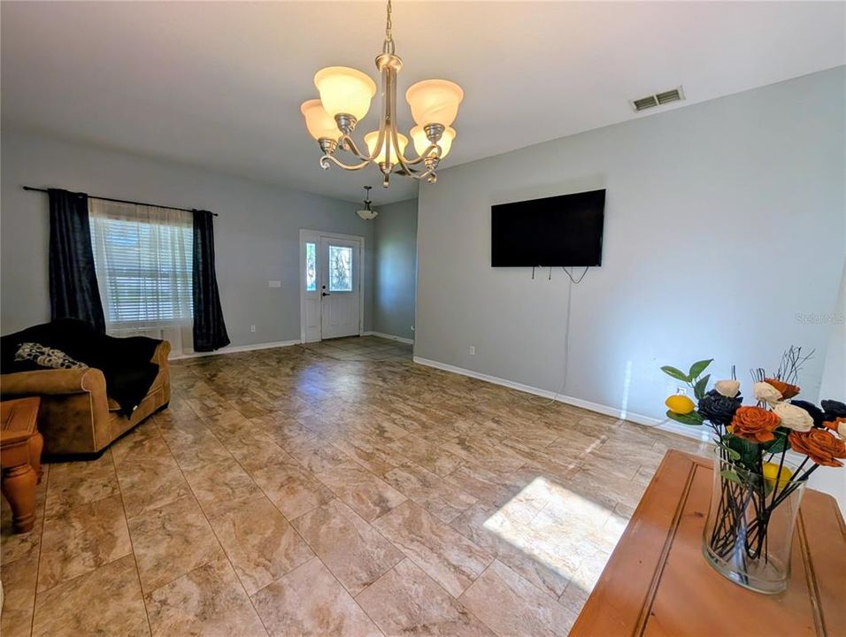Active With Contract: $298,100 (3 beds, 2 baths, 1631 Square Feet)