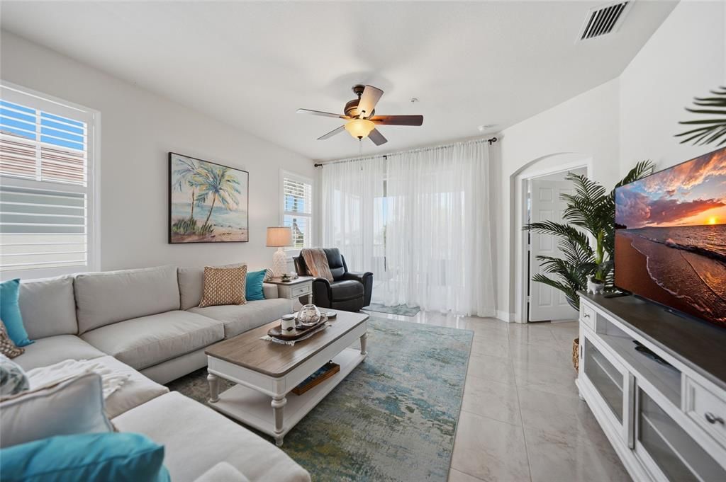 For Sale: $245,000 (3 beds, 2 baths, 1644 Square Feet)