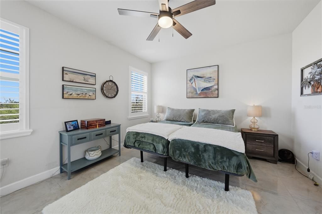 For Sale: $245,000 (3 beds, 2 baths, 1644 Square Feet)