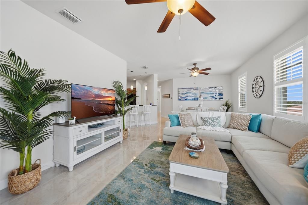For Sale: $245,000 (3 beds, 2 baths, 1644 Square Feet)