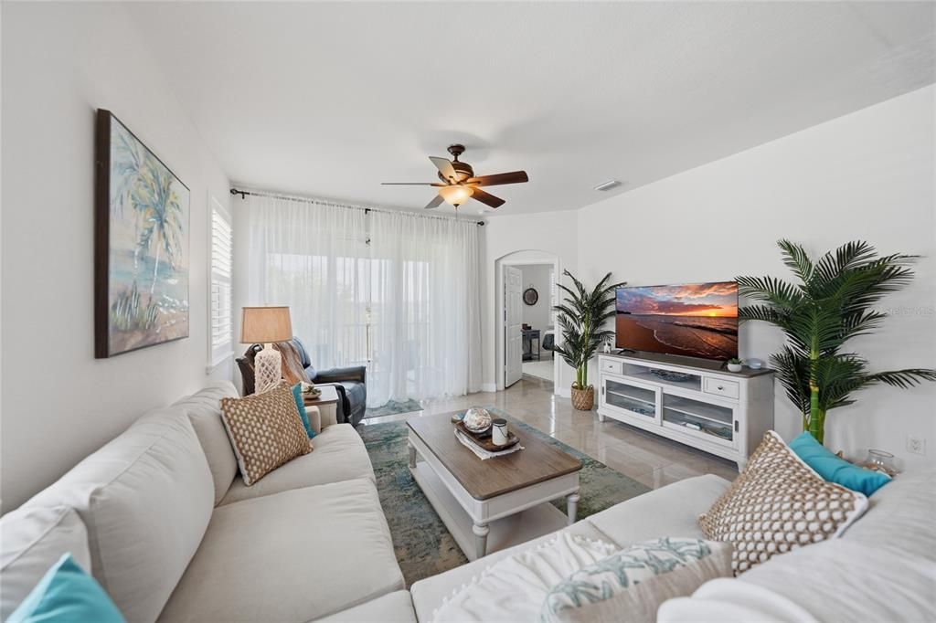 For Sale: $245,000 (3 beds, 2 baths, 1644 Square Feet)