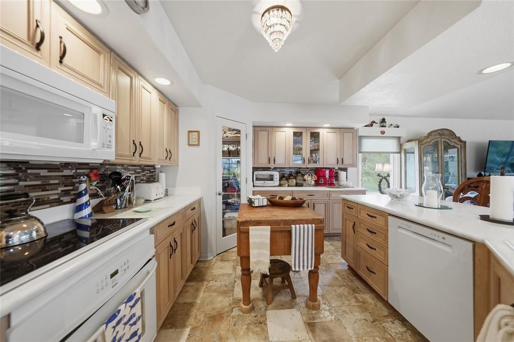 For Sale: $525,000 (4 beds, 3 baths, 2916 Square Feet)