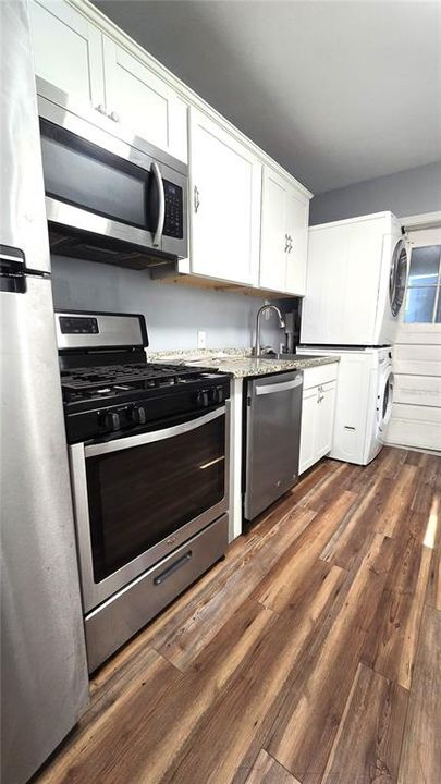 На продажу: $239,000 (2 спален, 1 ванн, 841 Квадратных фут)