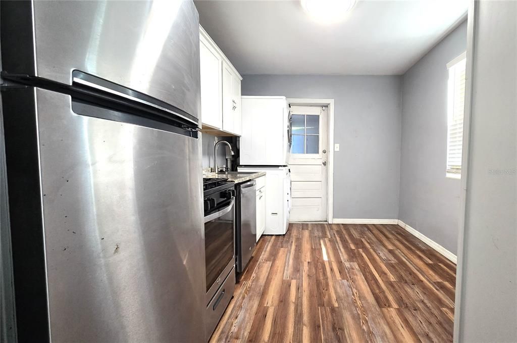 На продажу: $239,000 (2 спален, 1 ванн, 841 Квадратных фут)