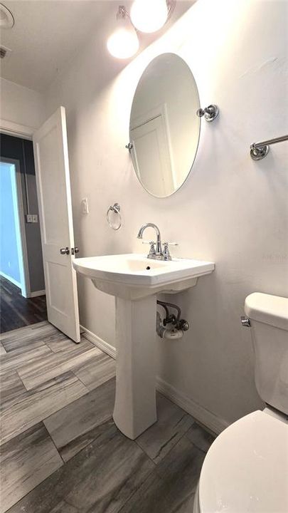 На продажу: $239,000 (2 спален, 1 ванн, 841 Квадратных фут)