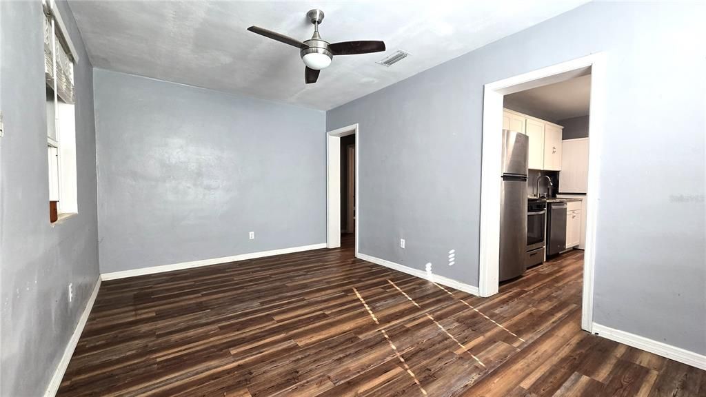 На продажу: $239,000 (2 спален, 1 ванн, 841 Квадратных фут)