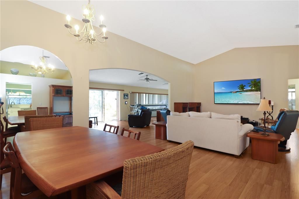 En Renta: $2,600 (3 camas, 2 baños, 2869 Pies cuadrados)